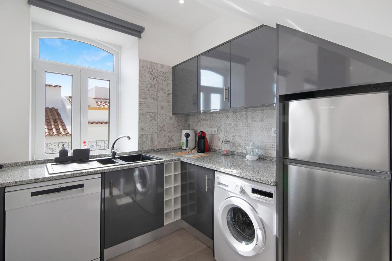 Traditional 3 Bedroom Apartment アルテ エクステリア 写真