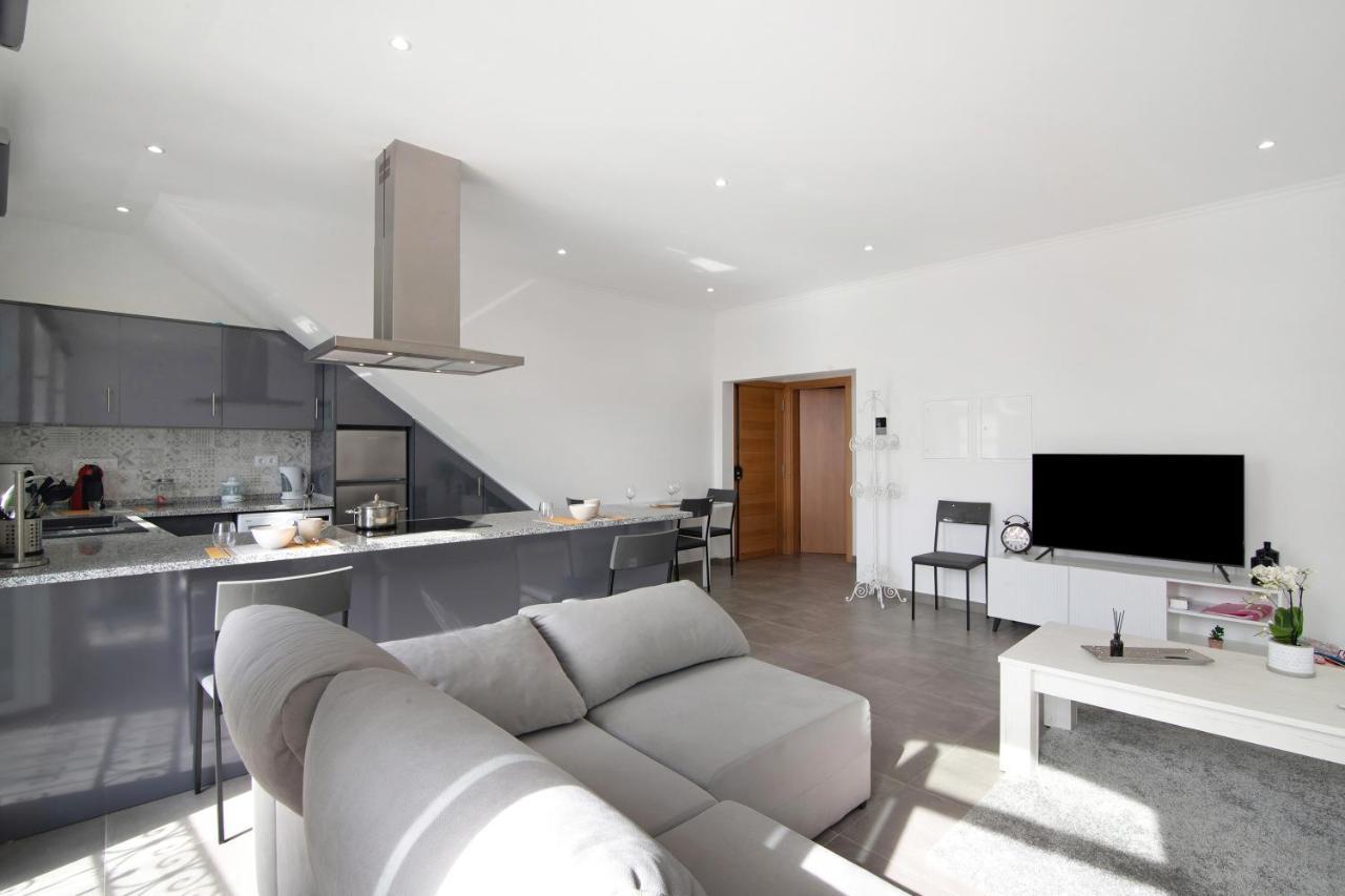 Traditional 3 Bedroom Apartment アルテ エクステリア 写真