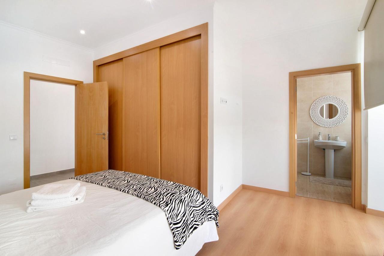 Traditional 3 Bedroom Apartment アルテ エクステリア 写真